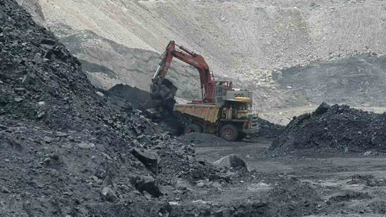 సింగ‌రేణి ఏరియాలో నిలిచిపోయిన బొగ్గు ఉత్ప‌త్తి
