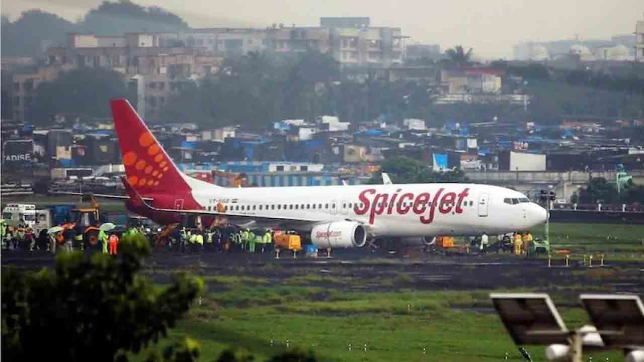 స్పైస్‌జెట్‌కు షాక్‌..! 50శాతం విమానాలే నడపాలని డీజీసీఏ ఆదేశం..!