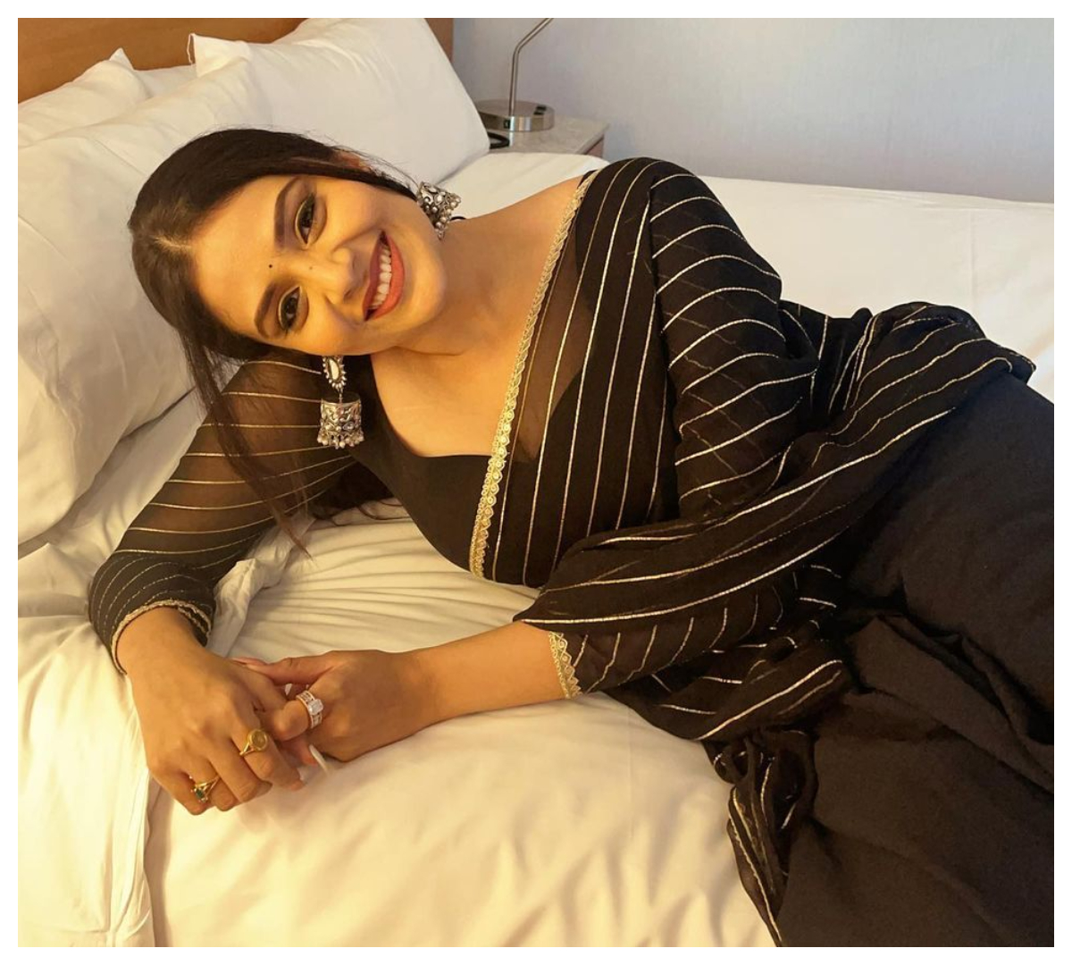 Sreemukhi | చిలిపి పోజుల‌తో కేక‌పుట్టిస్తున్న శ్రీముఖి..