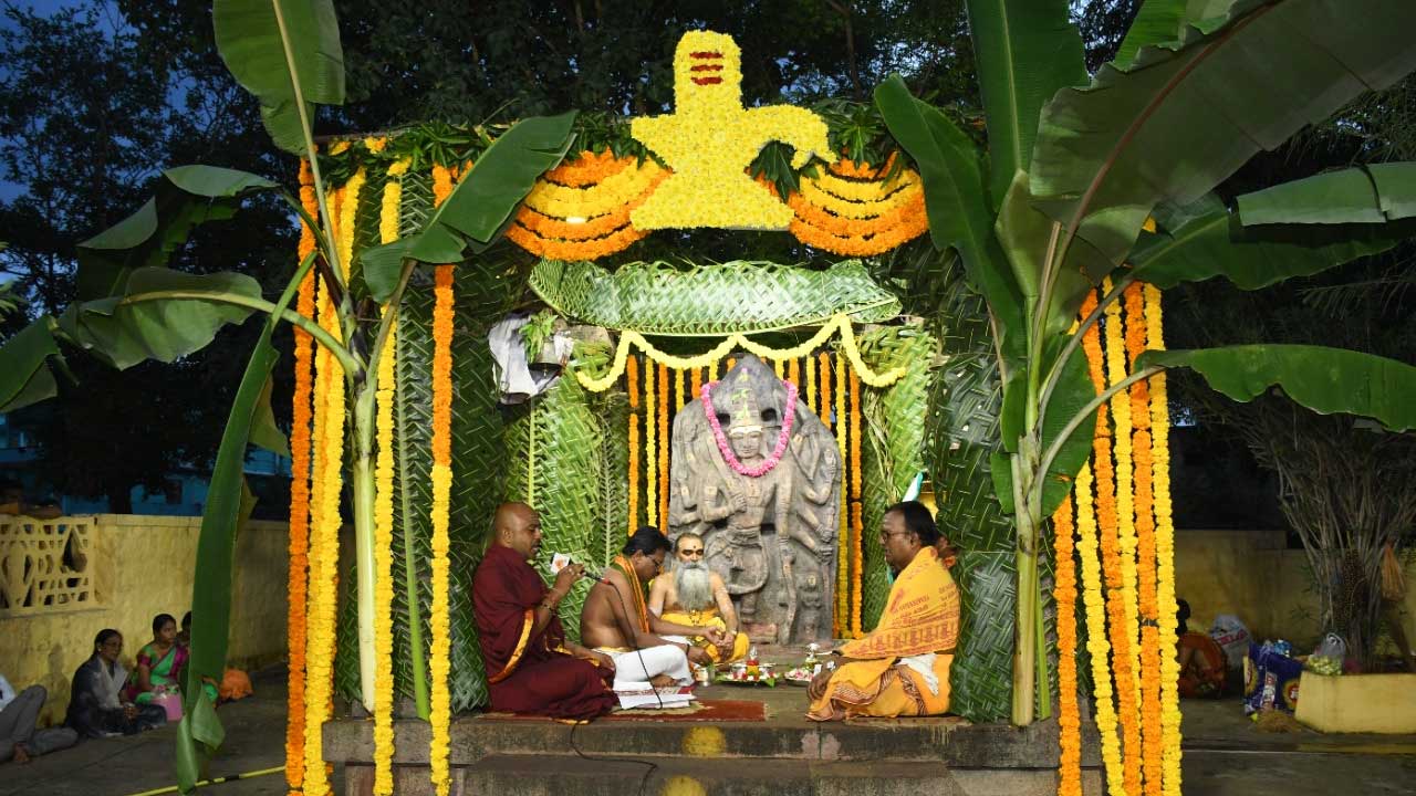 శ్రీశైలంలో అమావాస్య ప్రత్యేక పూజలు