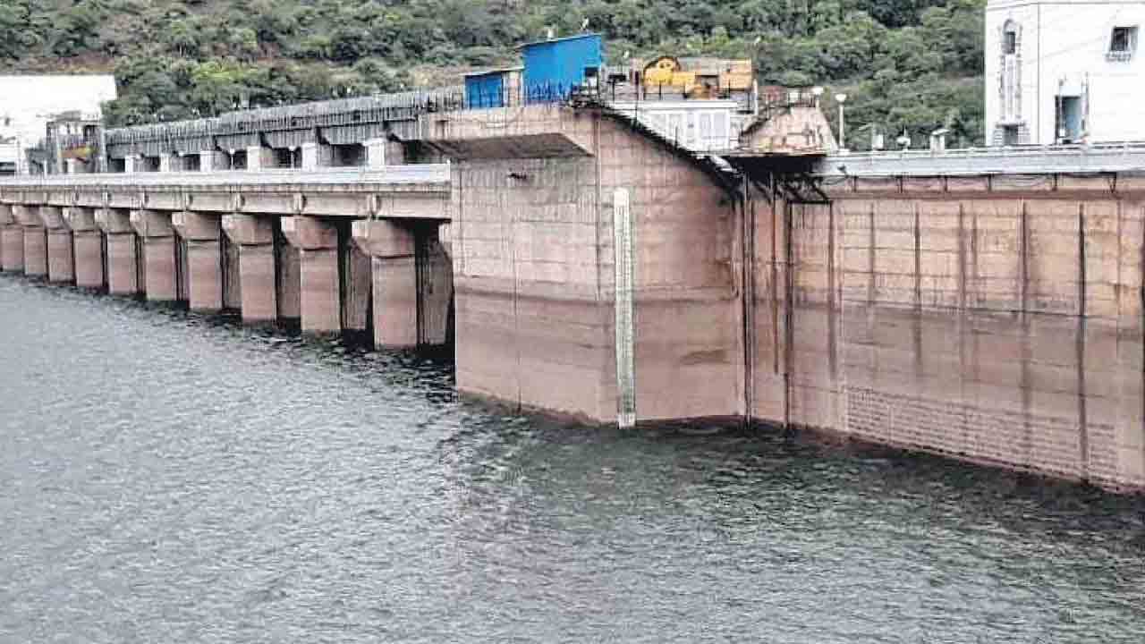 Srisailam ప్రాజెక్టుకు 3.06 లక్షల క్యూసెక్కుల వదర