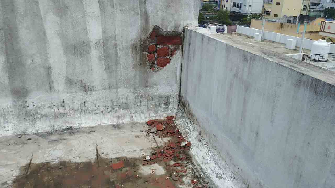 జగిత్యాలలో భారీ పిడుగు.. కాలిపోయిన టీవీలు