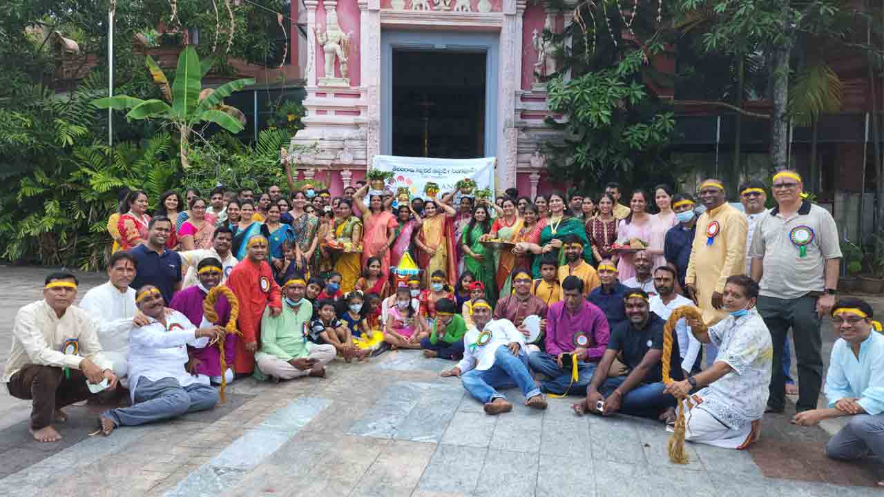 సింగ‌పూర్‌లో తెలంగాణ కల్చరల్ సొసైటీ ఆధ్వర్యంలో ఘ‌నంగా బోనాల పండుగ