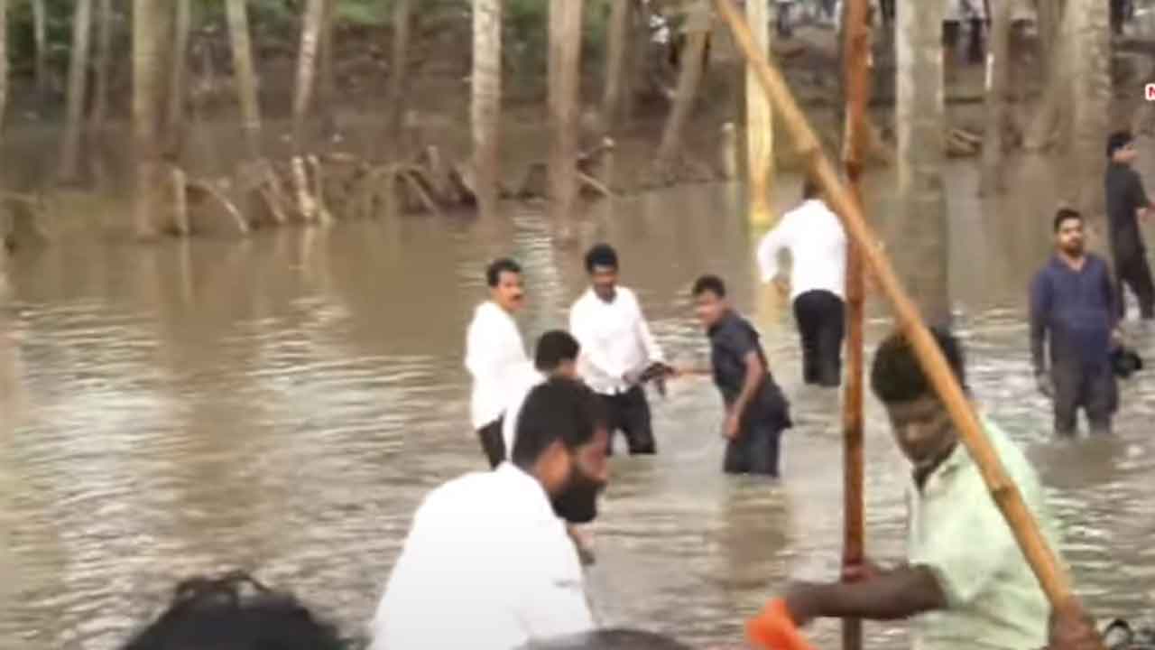 చంద్రబాబు పర్యటనలో అపశృతి.. టీడీపీ ఎమ్మెల్యేలకు తప్పిన ప్రమాదం