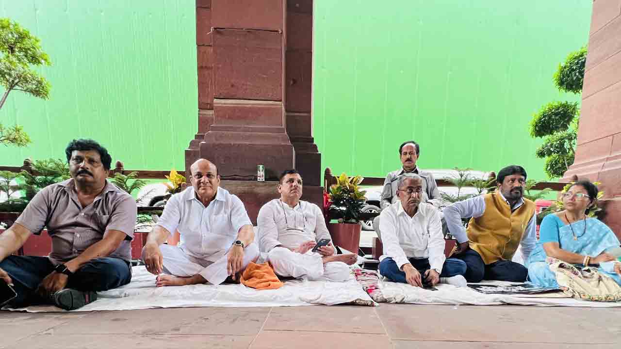 లోక్‌సభలో లొల్లిలొల్లి