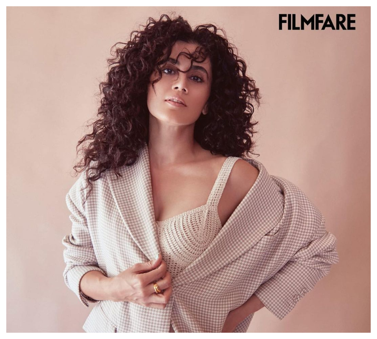 Taapsee Pannu | గ్లామ‌ర్‌ ఫొటోలతో కేకపెట్టిస్తున్న తాప్సీ..