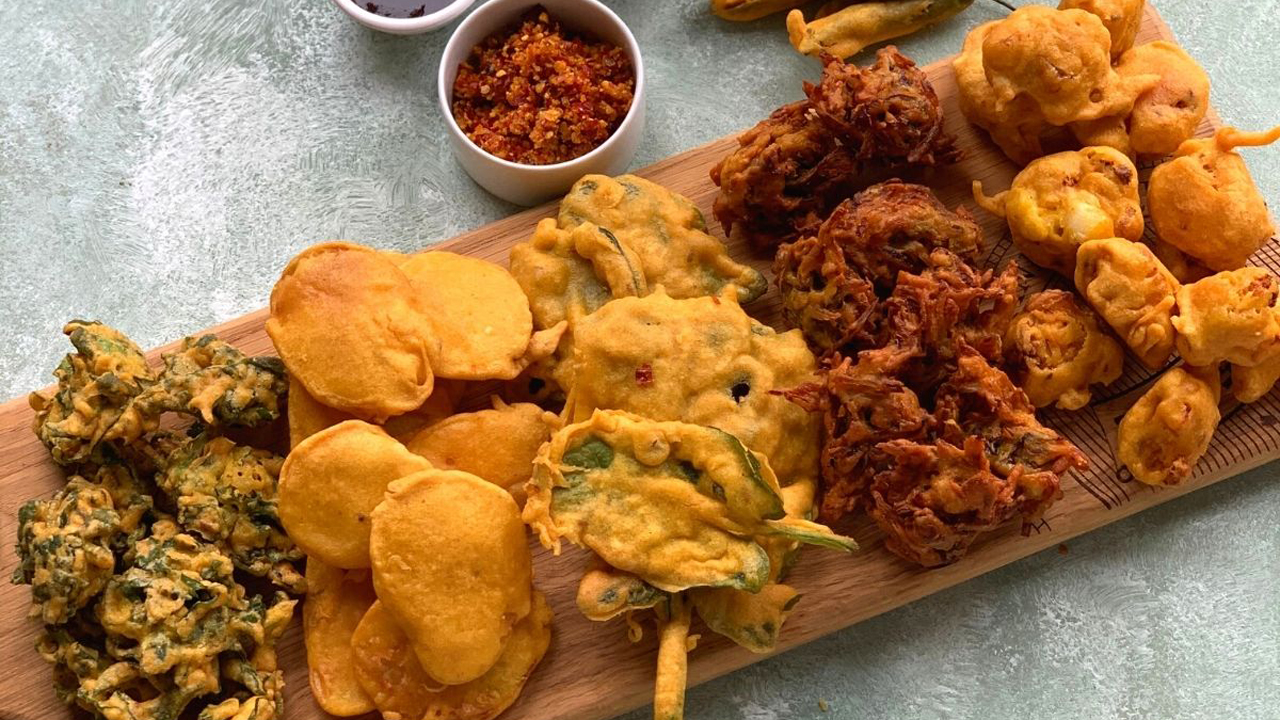 ప‌కోడి అంటే ఉల్లిపాయ‌తో చేయ‌డ‌మేనా.. ఈ వెరైటీ ప‌కోడీలు ఎప్పుడైనా టేస్ట్ చేశారా !!