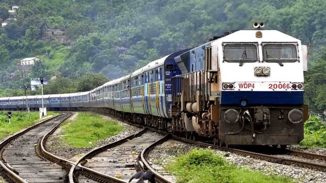 25 నుంచి ప్రత్యేక రైళ్లు