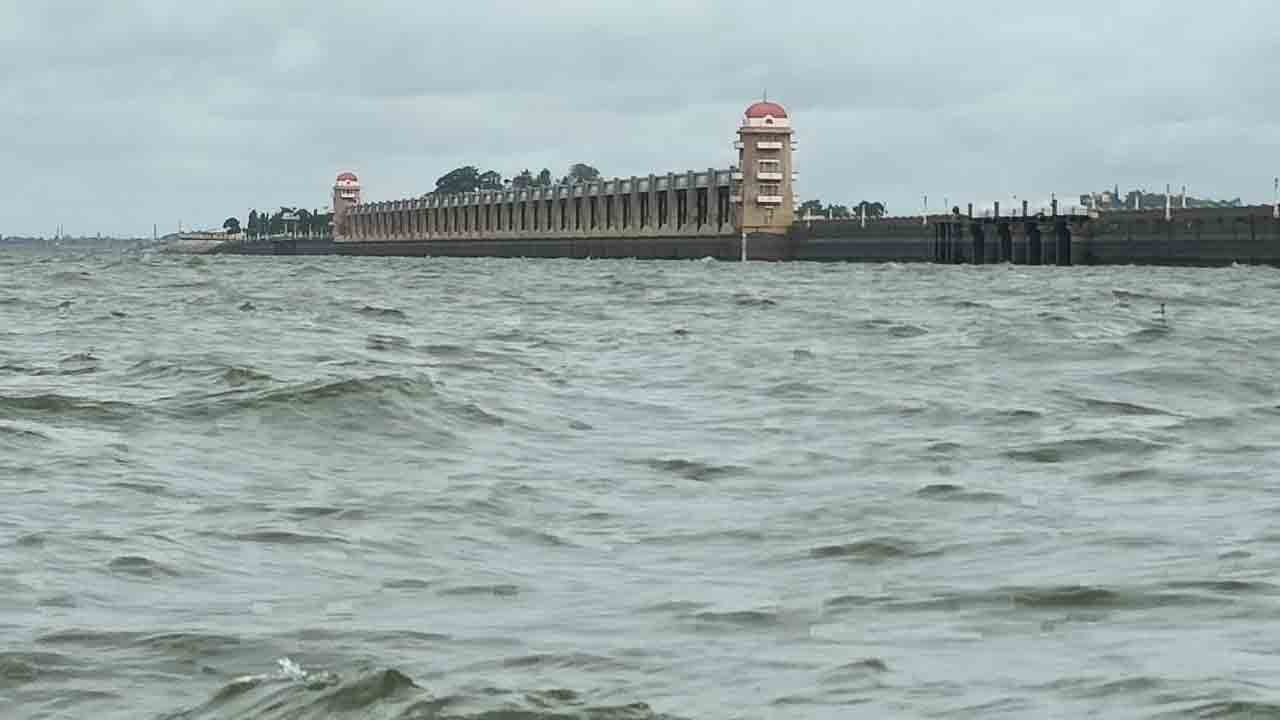 ఎగువన వర్షాలు.. తుంగభద్రకు పోటెత్తిన వరద