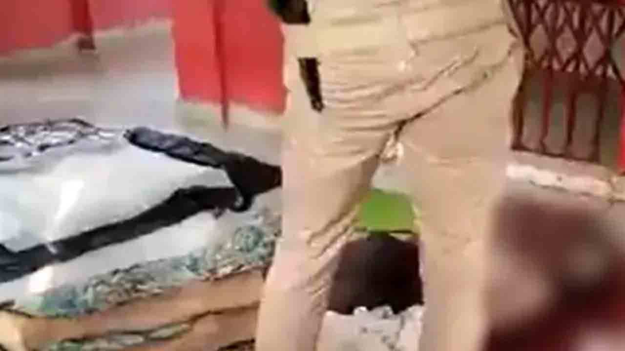 అయోధ్య ఆలయంలో వ్యక్తి గొంతు కోసి హత్య… కలకలం రేపిన సంఘటన