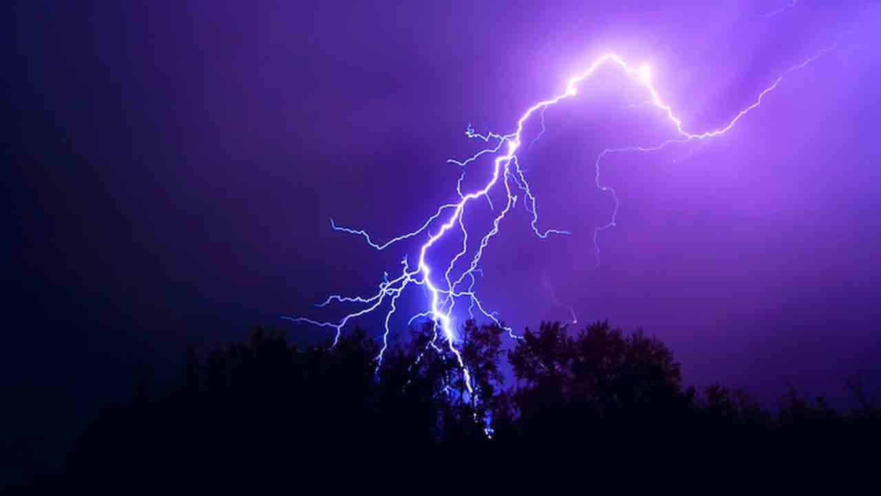 యూపీలో పిడుగుపాటుకు 14 మంది మృతి