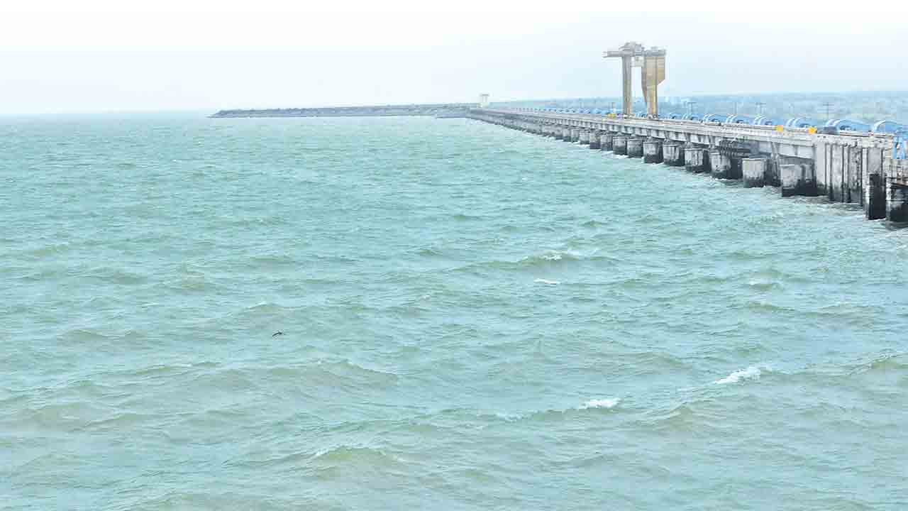 ప్రాజెక్టులకు జలకళ