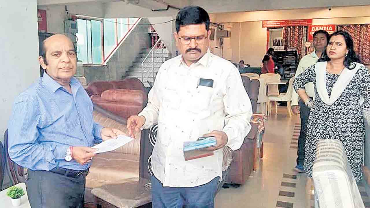 రోడ్లు ఆక్రమించి.. వ్యాపారాలు చేస్తే చర్యలు