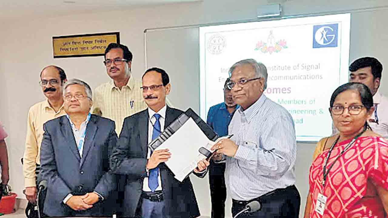 ఉపాధి అవకాశాలు కల్పిస్తాం