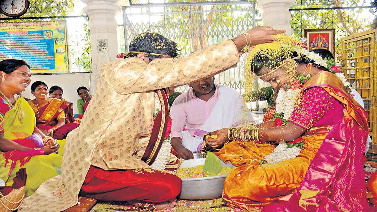 పెండ్లి.. ఆ వెంటనే రిజిస్ట్రేషన్‌