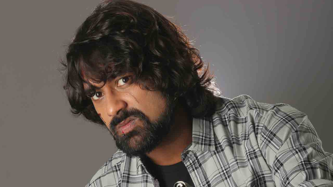 వరుణ్‌సందేశ్‌ మాస్‌లుక్‌