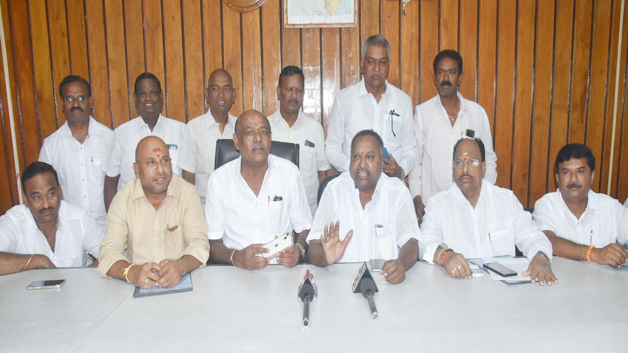 కేంద్రానిది మొండివైఖరి