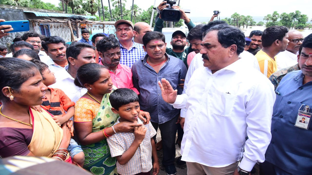 అధైర్యపడొద్దు.. మేమున్నాం..