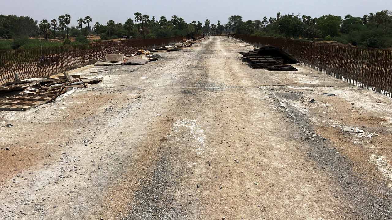 ఆకేరును ఒడిసిపట్టి