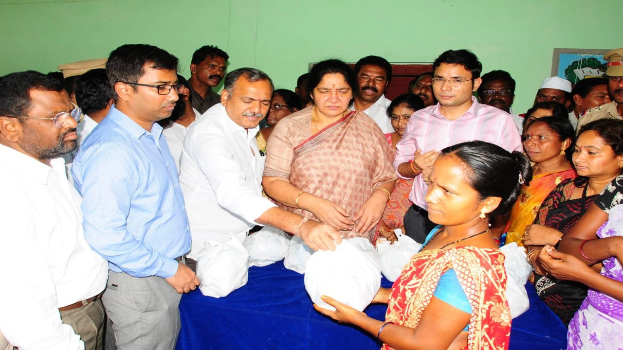 అన్ని విధాలా ఆదుకుంటాం..