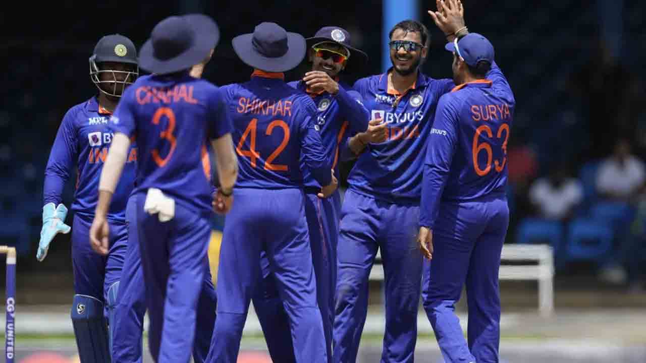 WI vs IND | 30 ఓవ‌ర్ల‌కు విండీస్ స్కోరు ఎంతంటే?