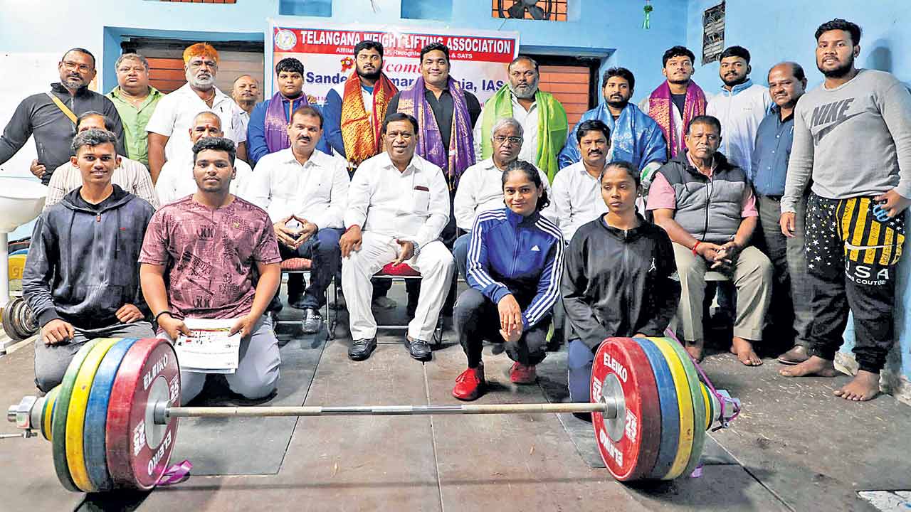 వెయిట్‌లిఫ్టింగ్‌కు ‘అక్షర’ అండగా
