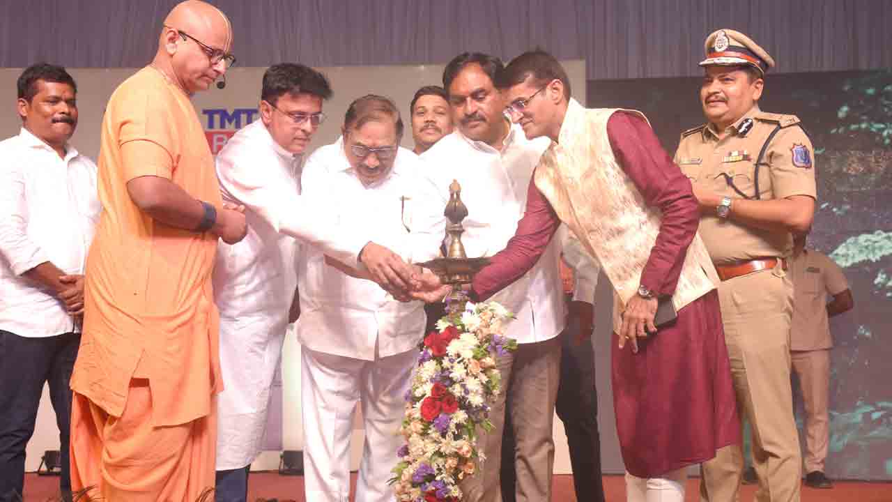 విలువలకు ప్రాధాన్యం ఇవ్వాలి