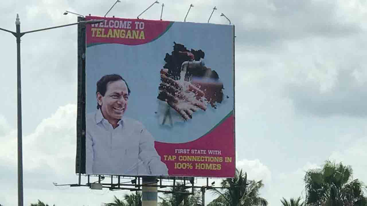 బీజేపీ నాయ‌కుల‌కు షాకిస్తున్న ‘వెల్కం టు తెలంగాణ’ హోర్డింగ్‌లు