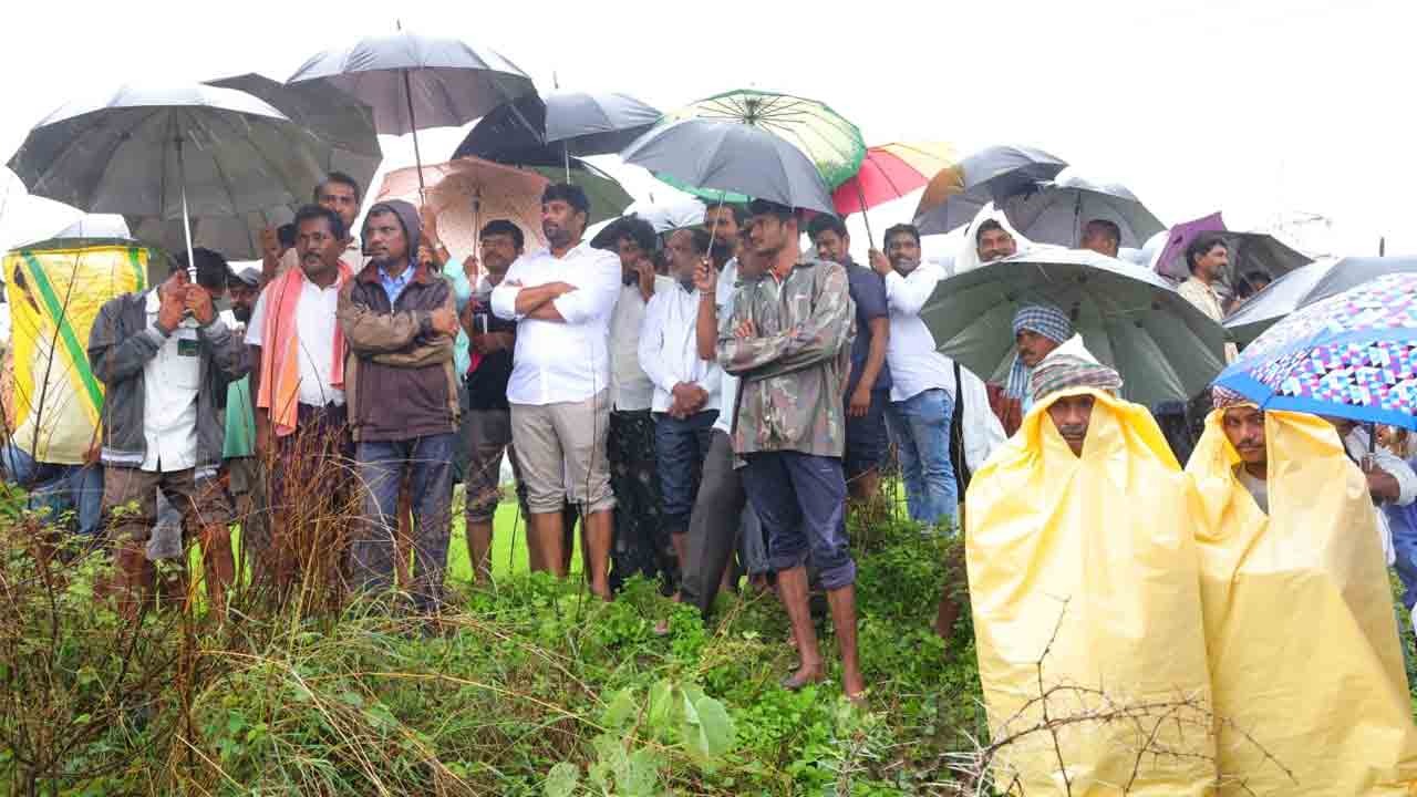 హెలికాప్టర్‌ను తెప్పించి ఇద్దరి ప్రాణాలు కాపాడిన ప్రభుత్వ విప్ బాల్క సుమన్‌