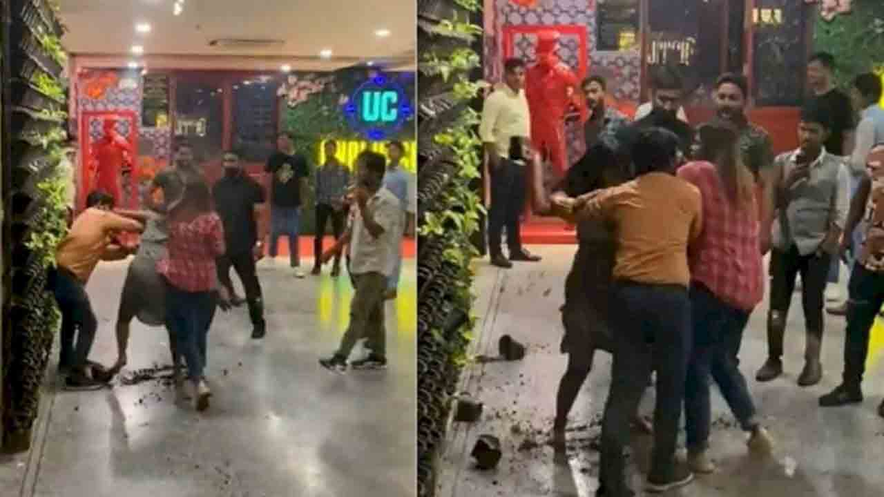 Watch: పబ్‌ వద్ద వ్యక్తిపై మహిళల దాడి… వీడియో వైరల్‌