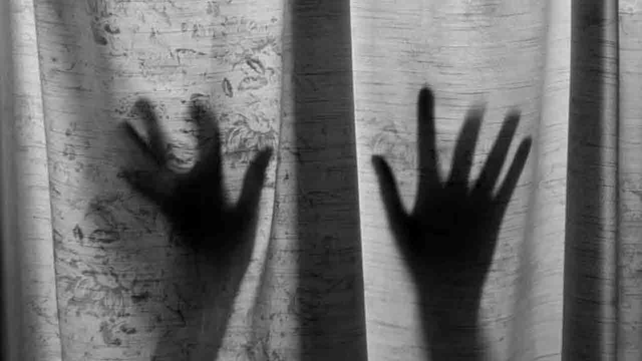 పాకిస్తాన్‌లో అమెరికా యువ‌తిపై సామూహిక లైంగిక‌దాడి