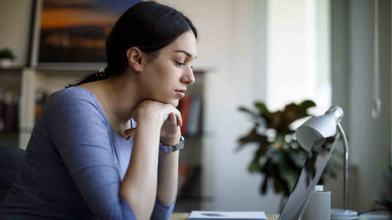 కేంద్రంలో కొలువులు ఖాళీ!