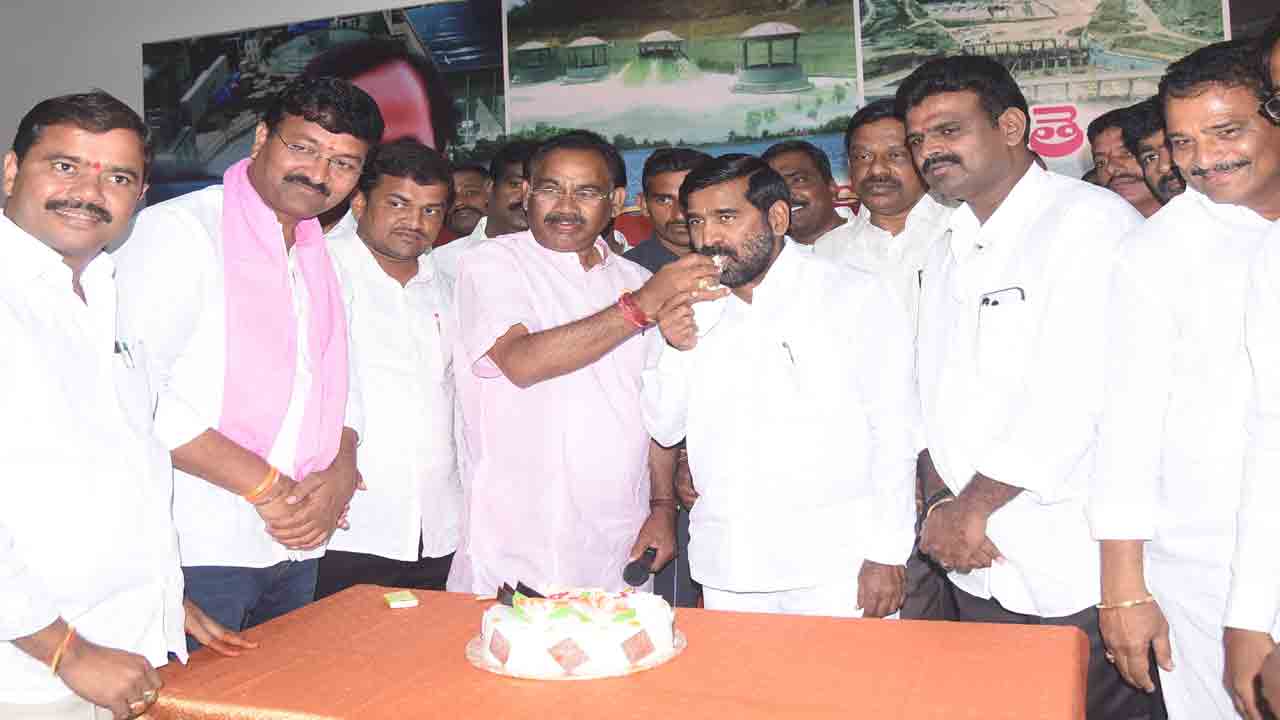 జననేత జన్మదినం.. ఊరూరా సేవాపథం