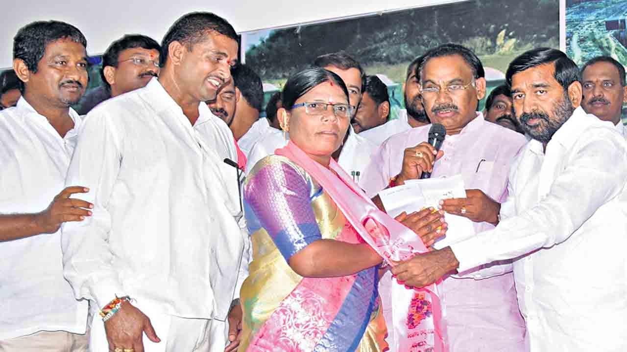 మోదీ పన్నుల ప్రధాని