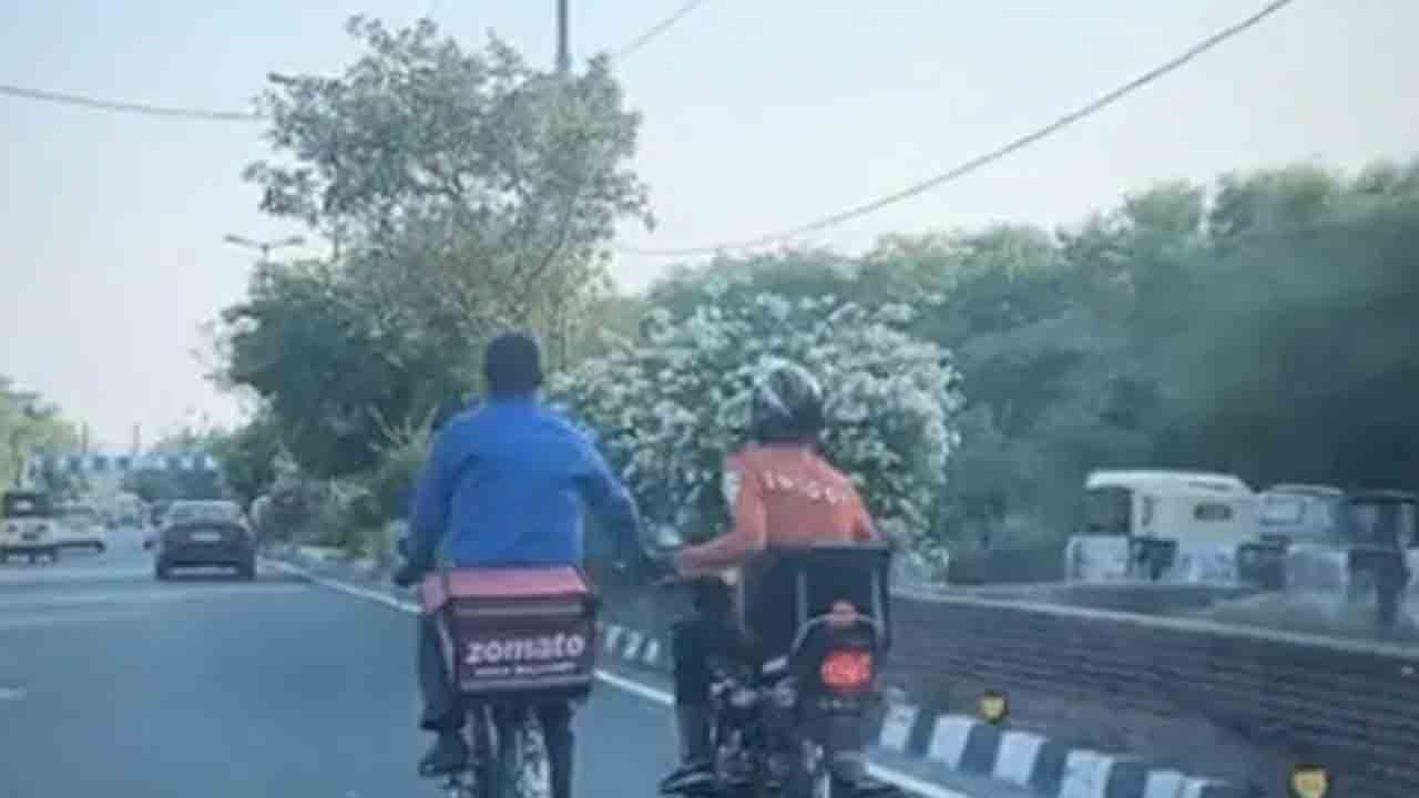 Watch: సంస్థలు వేరైనా… మానవత్వం ఆ ఇద్దరినీ ఇలా కలిపింది