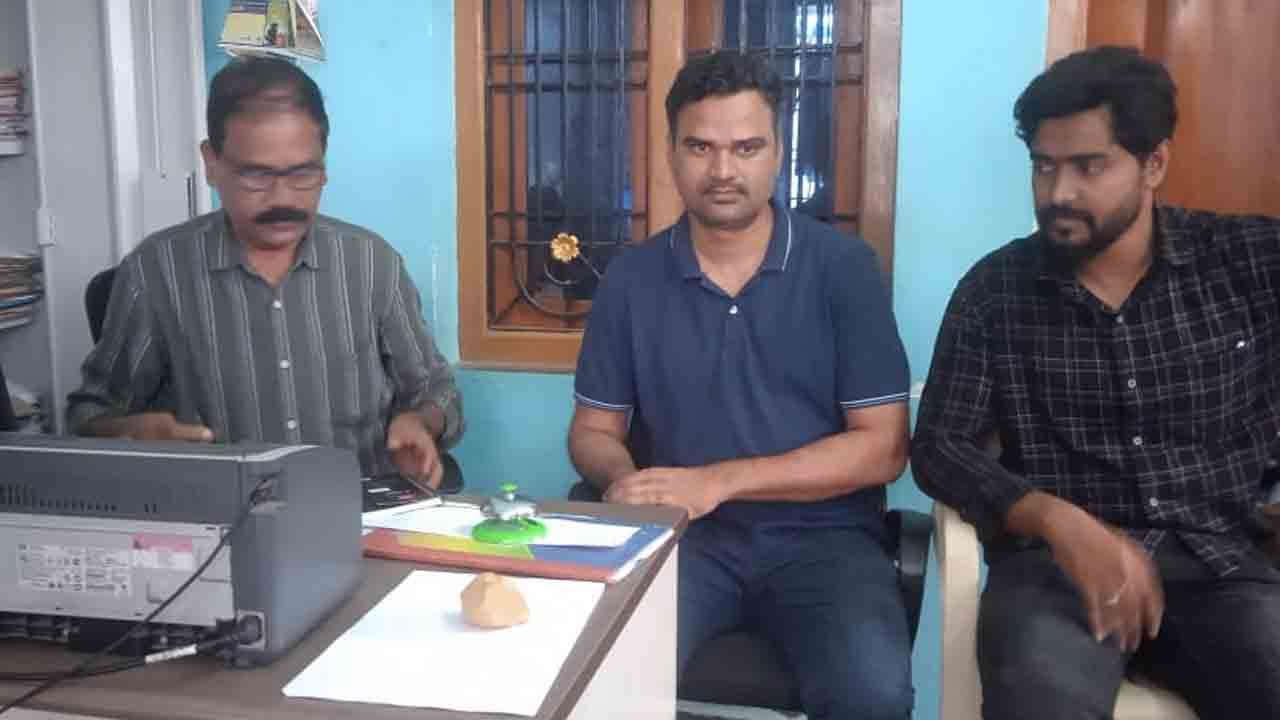 Crime news | లంచం తీసుకుంటూ ఏసీబీకి పట్టుబడ్డ సీనియర్ అసిస్టెంట్