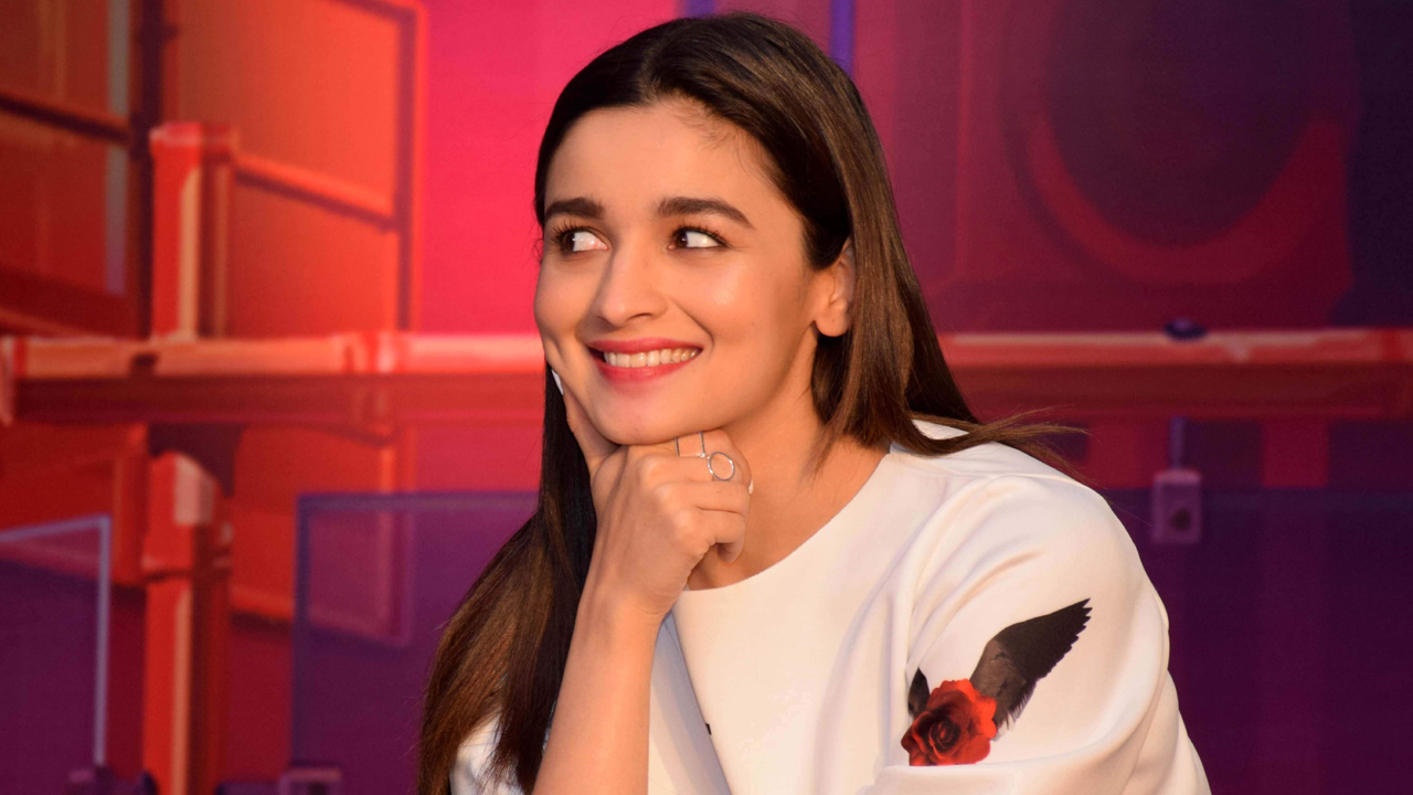 కెన్యా అడ‌వుల్లో అత‌ను ప్ర‌పోజ్ చేశాడు.. ల‌వ్ స్టోరీ చెప్పుకొచ్చిన ఆలియా భ‌ట్‌