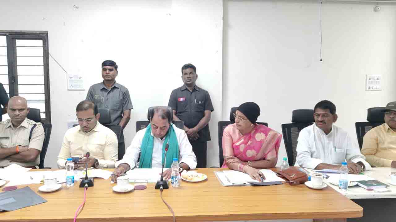 నిర్మల్‌ జిల్లాలో భారీ వర్షాలపై మంత్రి ఇంద్రకరణ్‌ రెడ్డి సమీక్ష