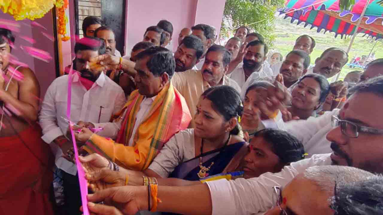 తాగు నీటికి అధిక ప్రాధాన్యం : ఎమ్మెల్యే అంజయ్య యాదవ్‌