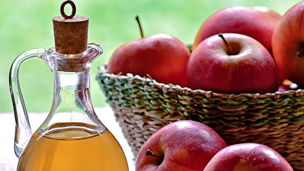 Apple Cider Vinegar | బ్యూటీ ప్రొడొక్ట్స్లో వాడే  యాపిల్ సైడర్ వెనిగర్ తినొచ్చా?