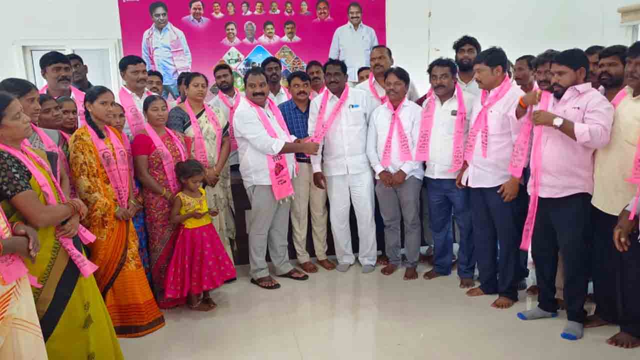 ఎమ్మెల్యే అరూరి రమేష్‌ సమక్షంలో.. టీఆర్‌ఎస్‌లో చేరికలు