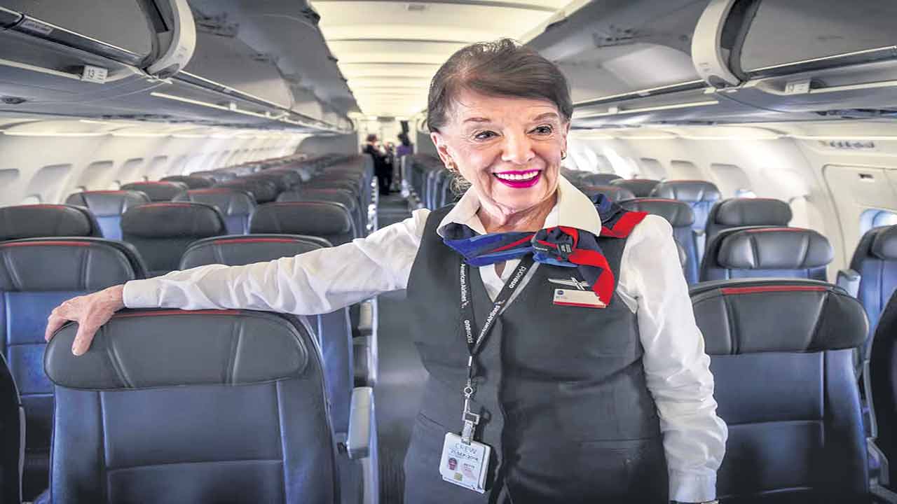 86 ఏండ్ల ఫ్లైట్‌ అటెండెంట్‌