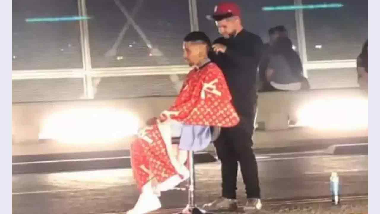 Viral video: లాస్ ఏంజిల్స్‌లో అత్యంత ర‌ద్దీగా ఉండే బ్రిడ్జి మ‌ధ్య‌లో సెలూన్‌.. హెయిర్ క‌ట్ వీడియో వైర‌ల్‌!!