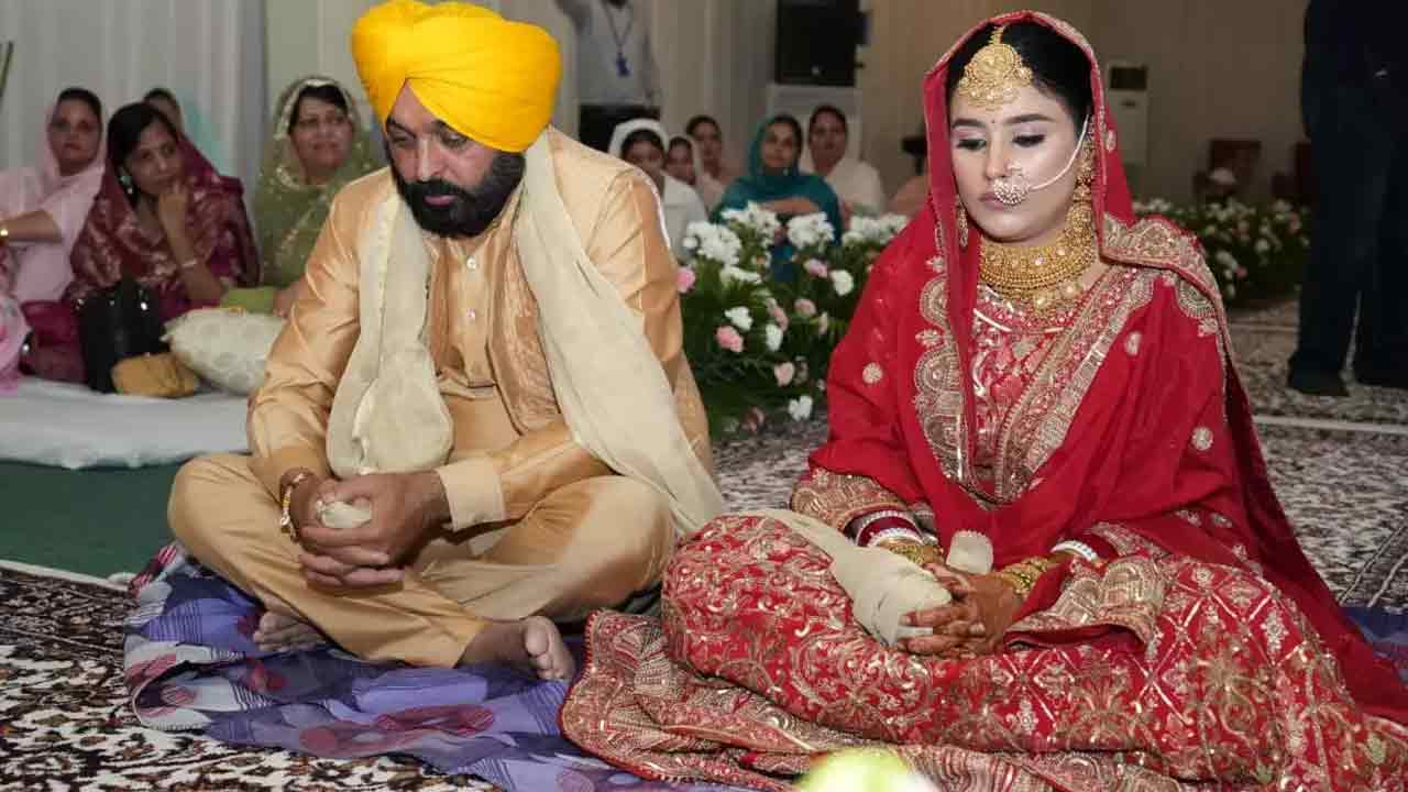 Punjab cm marriage photos: చండీగ‌ఢ్‌లో ఘ‌నంగా పంజాబ్ సీఎం భ‌గ‌వ‌త్‌మాన్‌ పెళ్లి