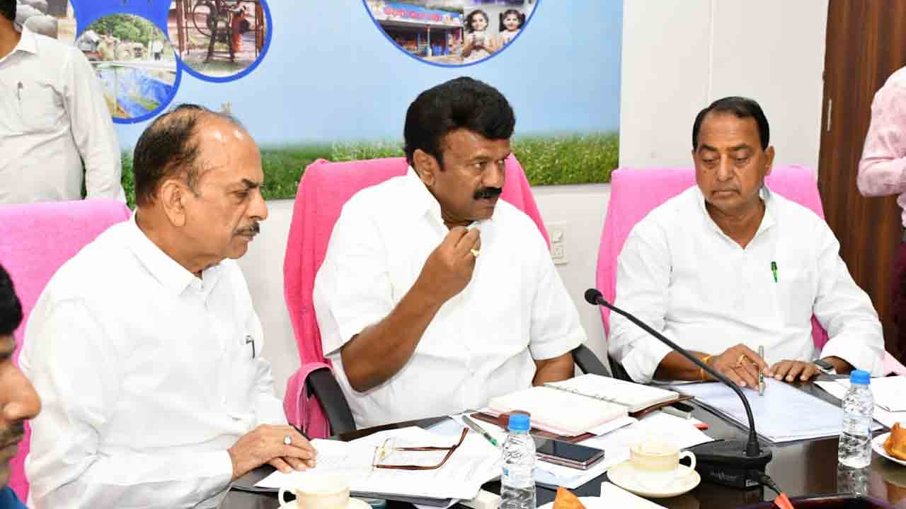 ఆర్థిక సహాయం కోసం దరఖాస్తు చేసుకోండి : మంత్రి తలసాని