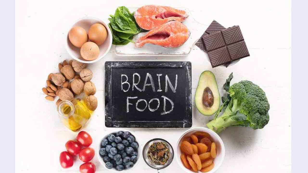 World Brain Day: మెద‌డు ఆరోగ్యం కోసం వీటిని తినాల్సిందేనట‌!!