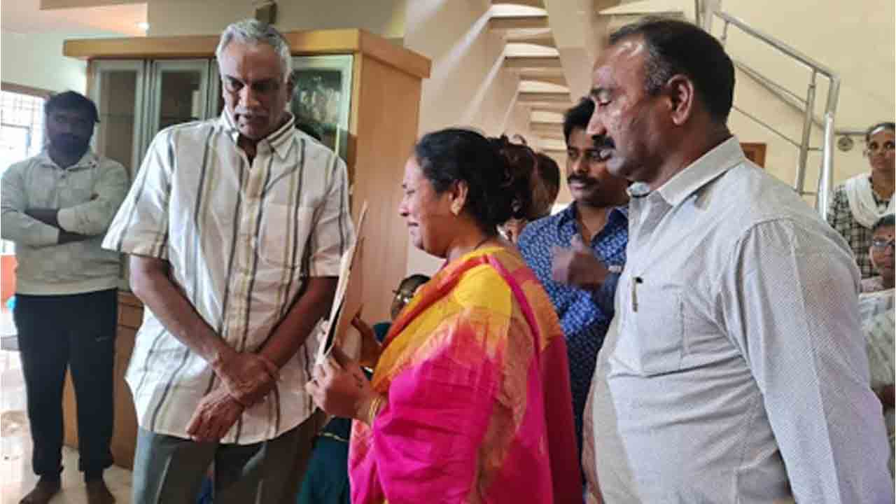 Chiranjeevi | ఎడిట‌ర్ గౌత‌మ్ రాజు కుటుంబానికి చిరంజీవి ఆర్థిక సాయం