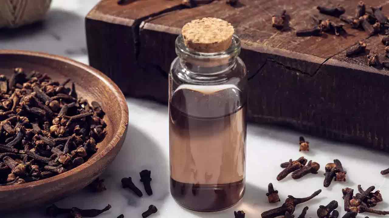 Toothache: పంటినొప్పితో బాధ‌ప‌డుతున్నారా?  ఇంట్లోనే చ‌క్క‌ని ప‌రిష్కారం!!