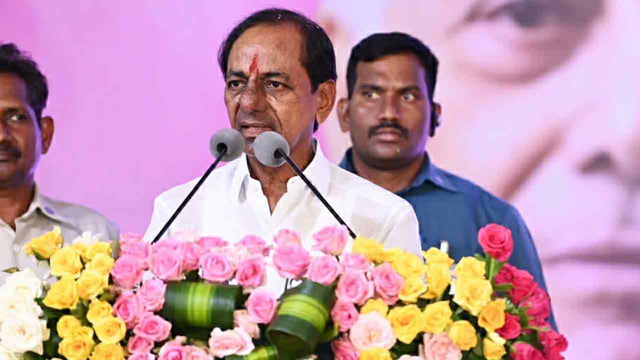 ప్ర‌ధాని కాదు సేల్స్‌మెన్‌.. మోదీపై సీఎం కేసీఆర్‌ ఫైర్‌