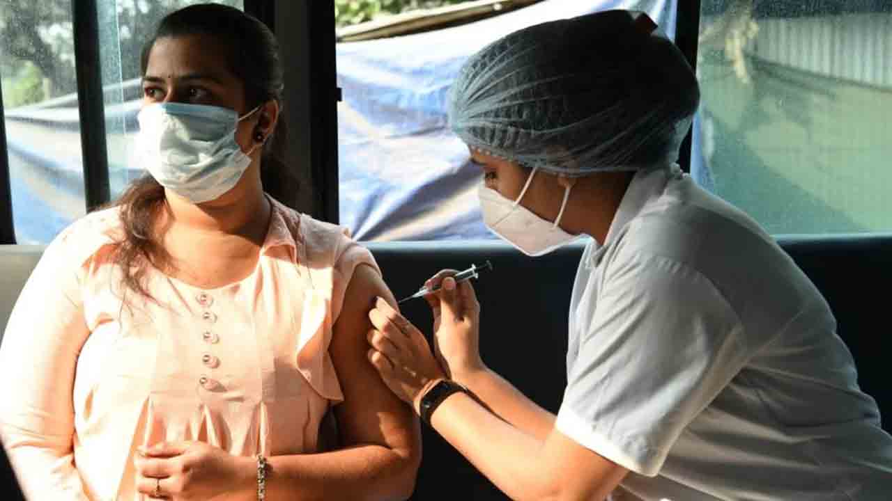 200 కోట్ల డోసుల మార్కును దాటిన Corona Vaccination